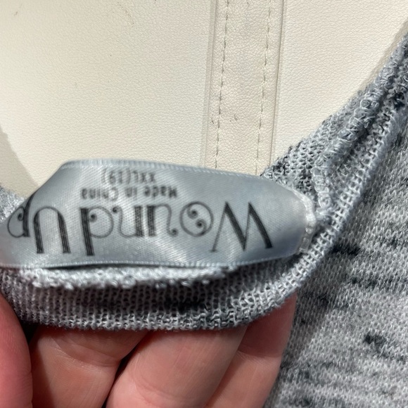 Wound Up Gray Sleeveless Muscle Tee Relaxed Fit - Picture 7 of 16